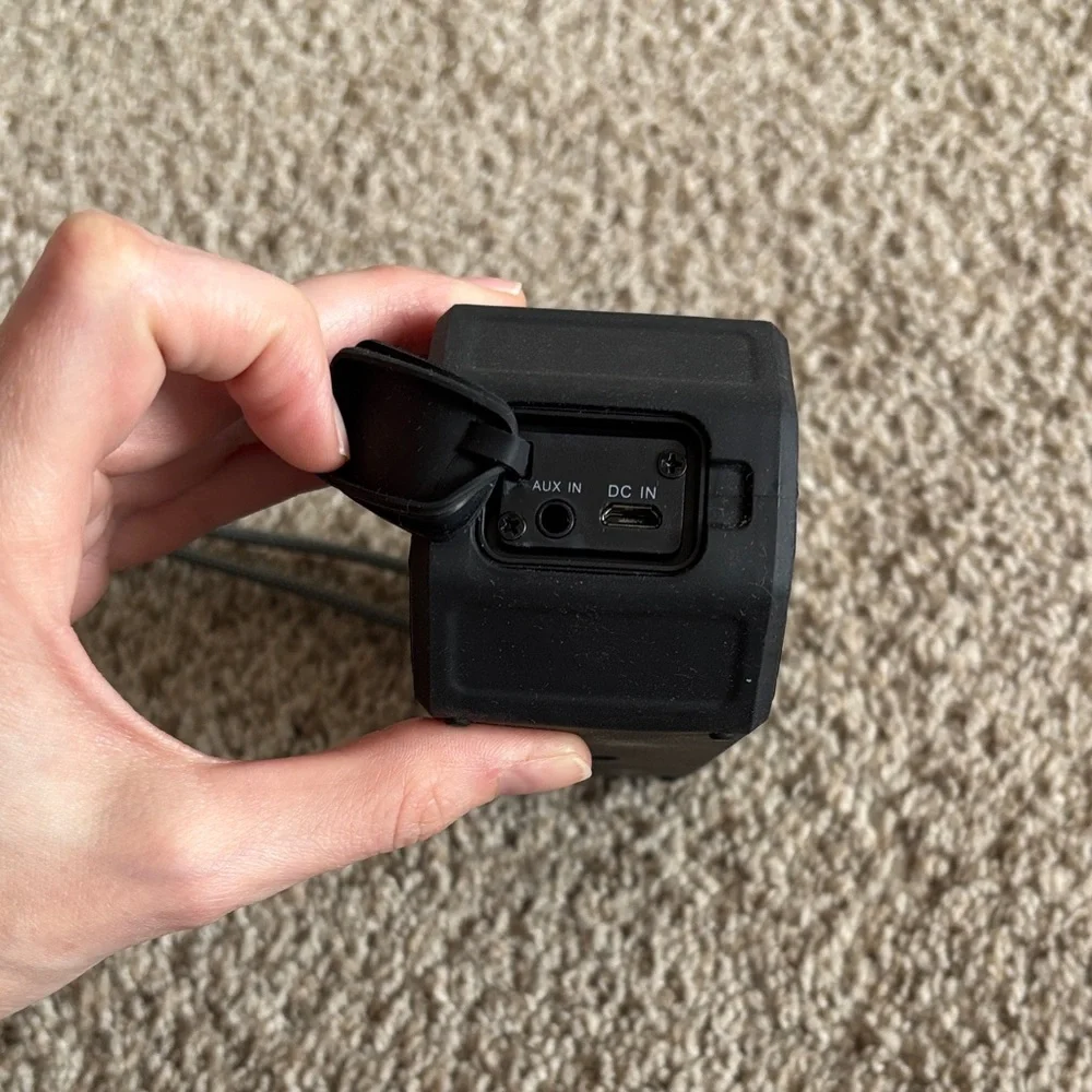 ALTEC LANSING PORTIBLE SPEAKER WORKS WATERPROOF - Picture 6 of 6